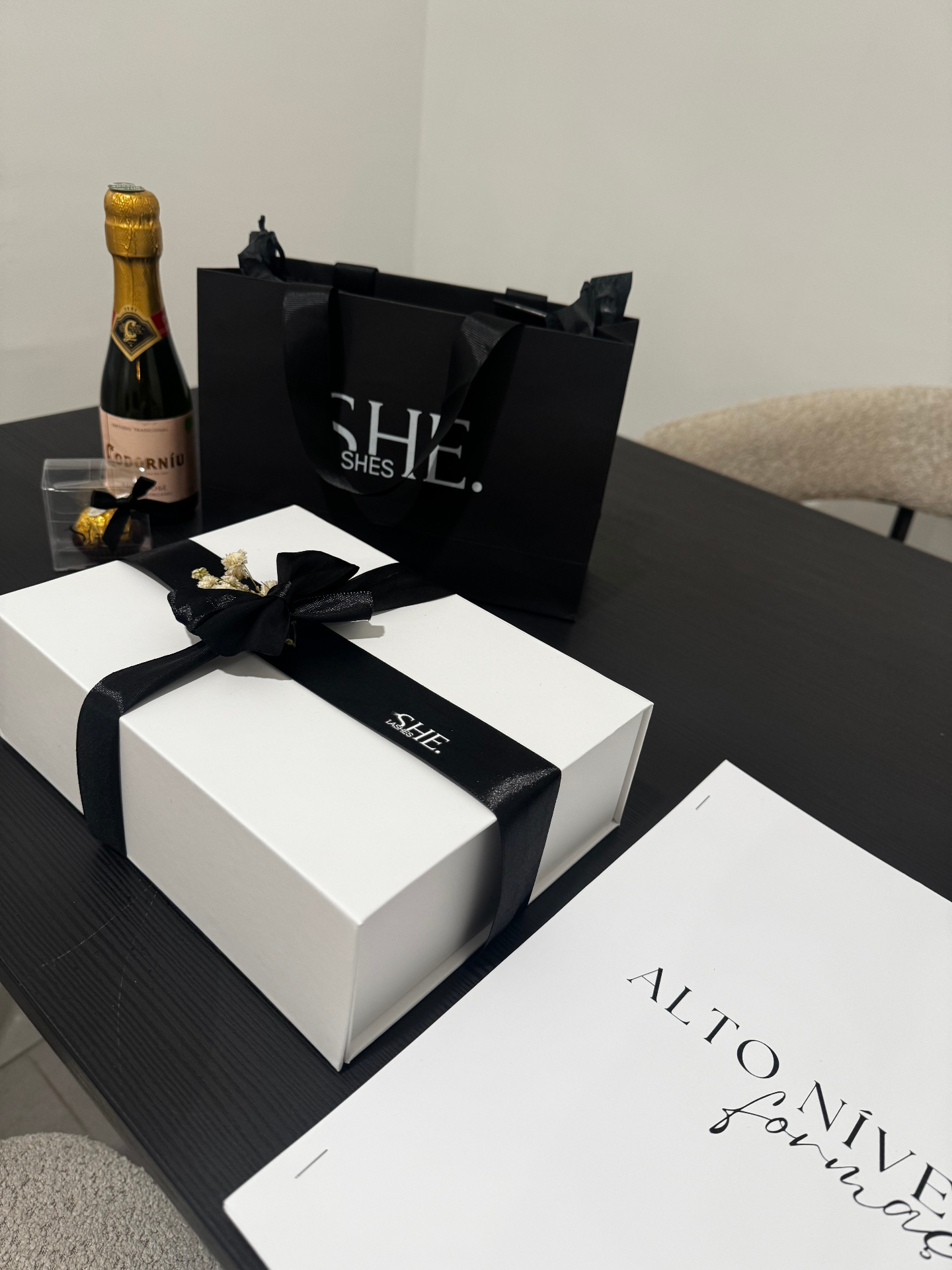 SHE. Lashes luxury gift box